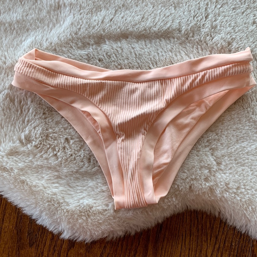 NWOT. Bodyglove bikini bottom